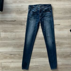 American Eagle Outfitters Med Blue Distressed Super Stretch Jeggings Sz 6 X-Long